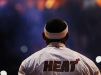 FB体育下载-雄鹿血拼上海队，哈利伯顿成为关键先生