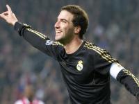 FB体育网页版-北欧寒流席卷梦剧场，奥亚尔萨瓦尔一箭穿心，芬兰资本如何强行终结曼联旧时代