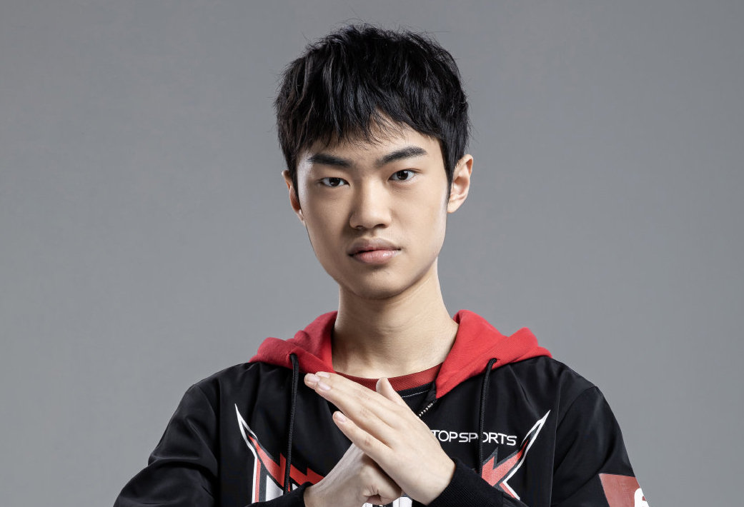 100T轻取DK，Crisp线上压制力十足强强对话四强赛，锁定晋级资格的简单介绍