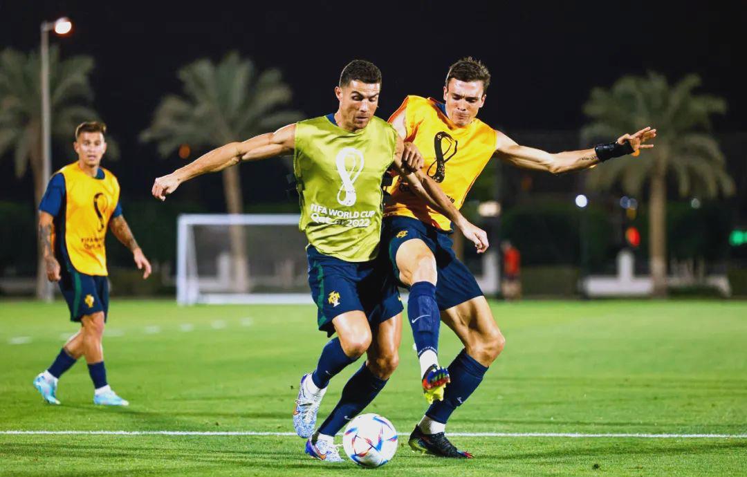 摩洛哥女队与葡萄牙队在比赛中对决