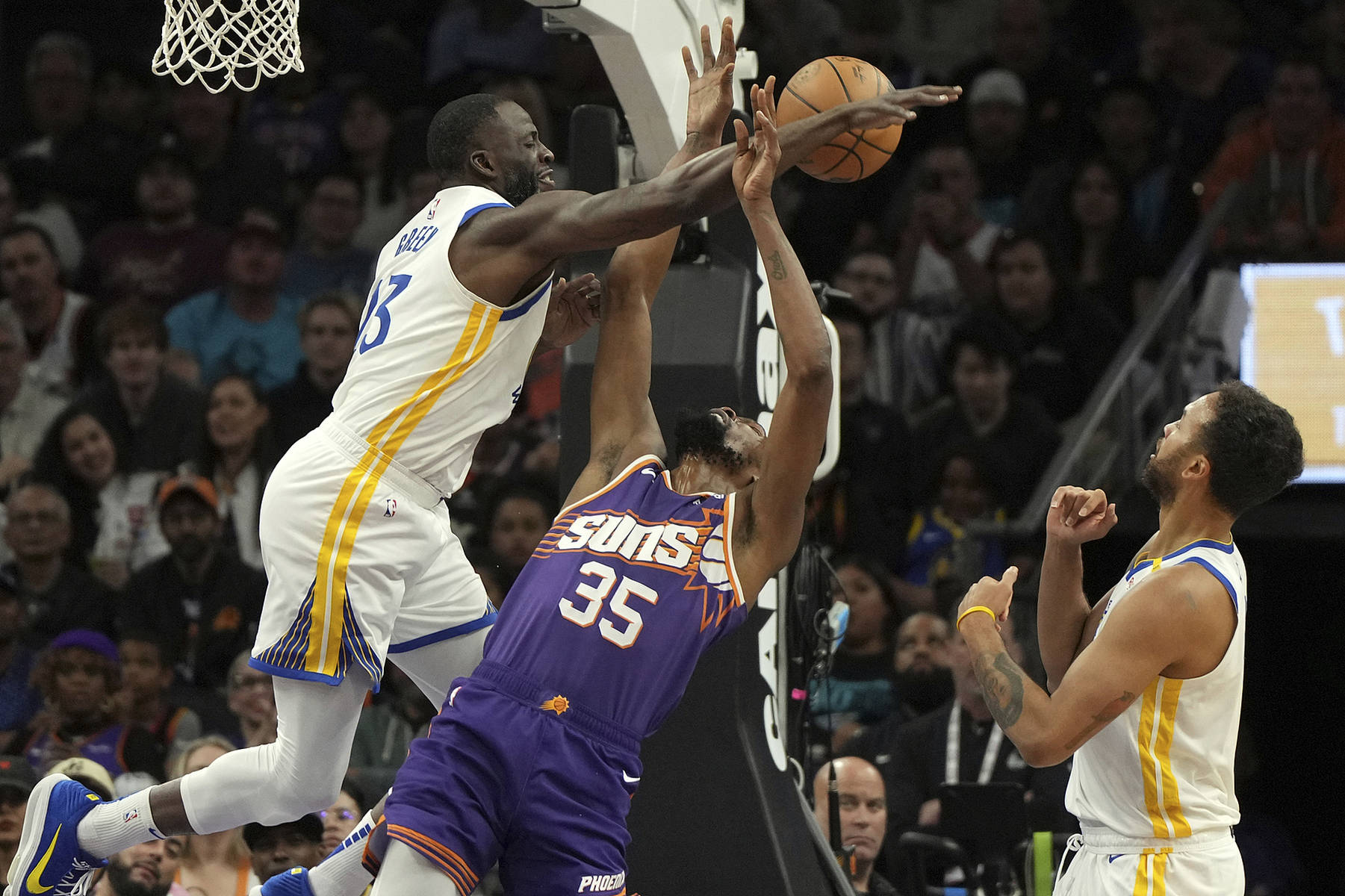 勇士球员厄文发挥超水平，帮助球队击败对手